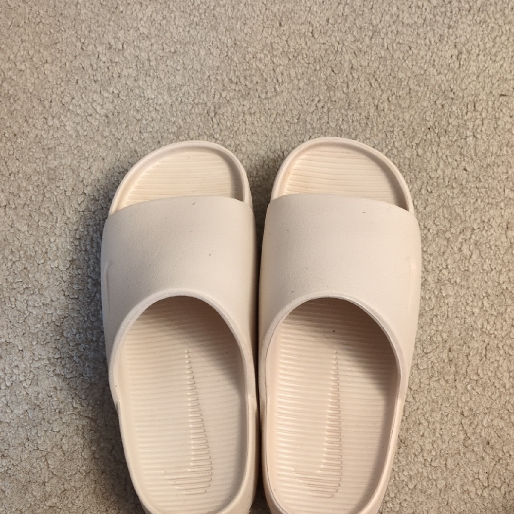 Nike Calm Slides